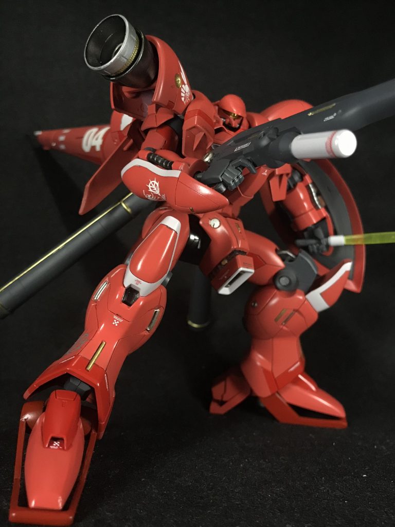 右腕部機関砲は軽量化のため排除して、います。