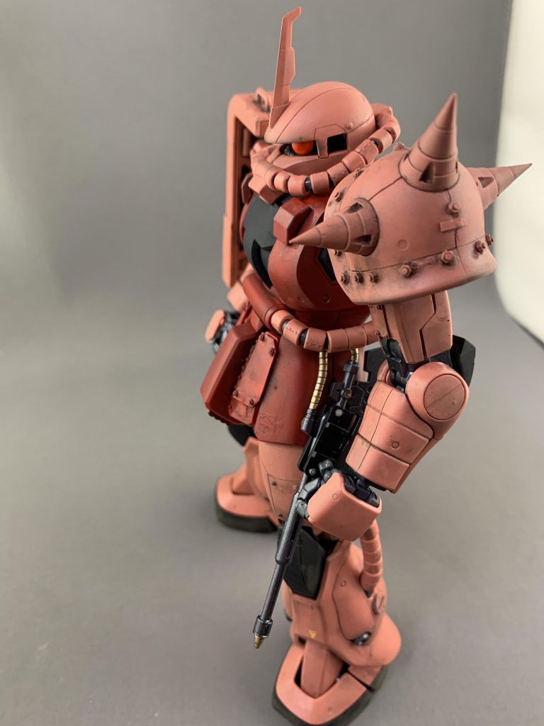 S字立ちしやすいよう、背中のパーツにプラ板で細工、ストッパーをつけました。