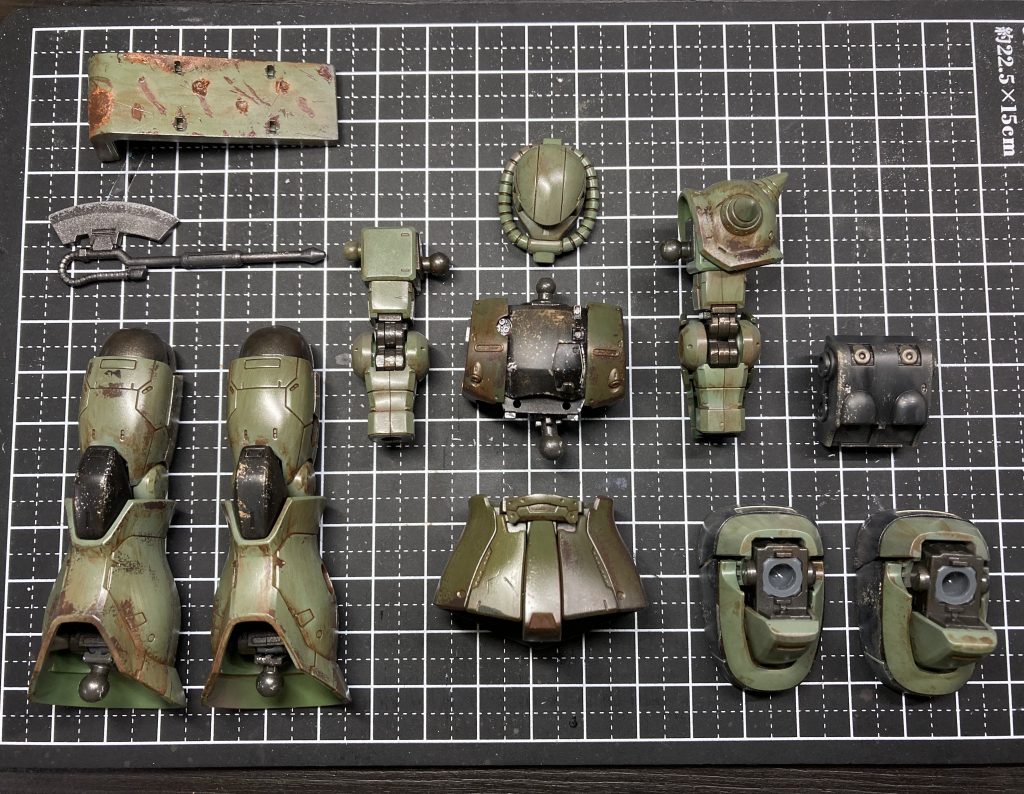 サビのチッピングは赤サフ→ヘアスプレーからの剥がし、黒いパーツにはシルバーでチッピングしています。他にウェザリングマスター・パステルを使って部分的に汚しながら、最後にフィルタリングしています。