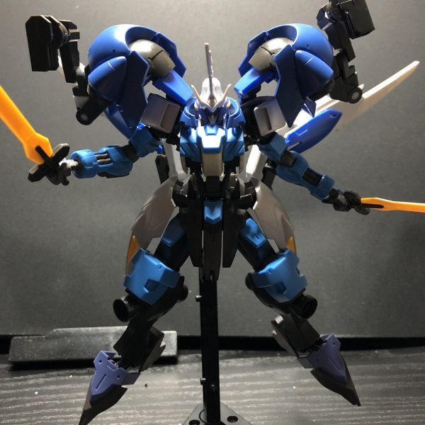 そろそろ機体名を決めてぇなあ！！！サブアームを作成して、抜刀できるポジションまで持っていくことに成功しました！あとは部品構成を見直してバエル分が激減。ほぼヴィダールに。（3枚目）