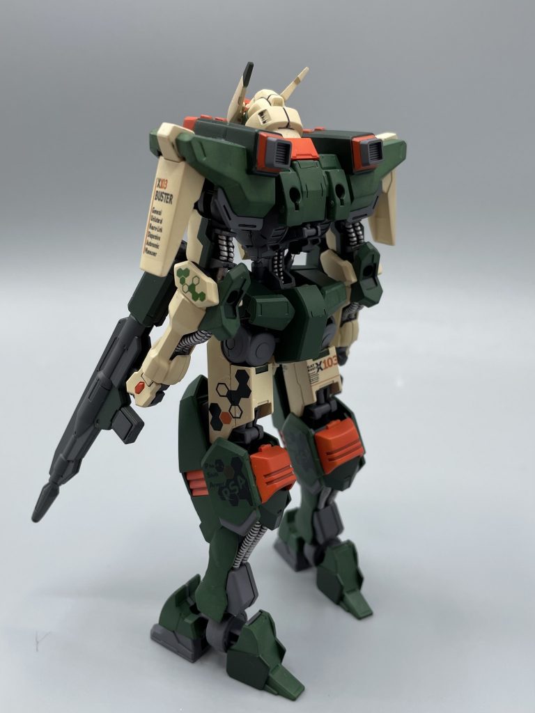 バックパックを外して軽装フォームへ!ガンダムフレームの良さであるスタイルとコードのチラ見えが良いですよね✨