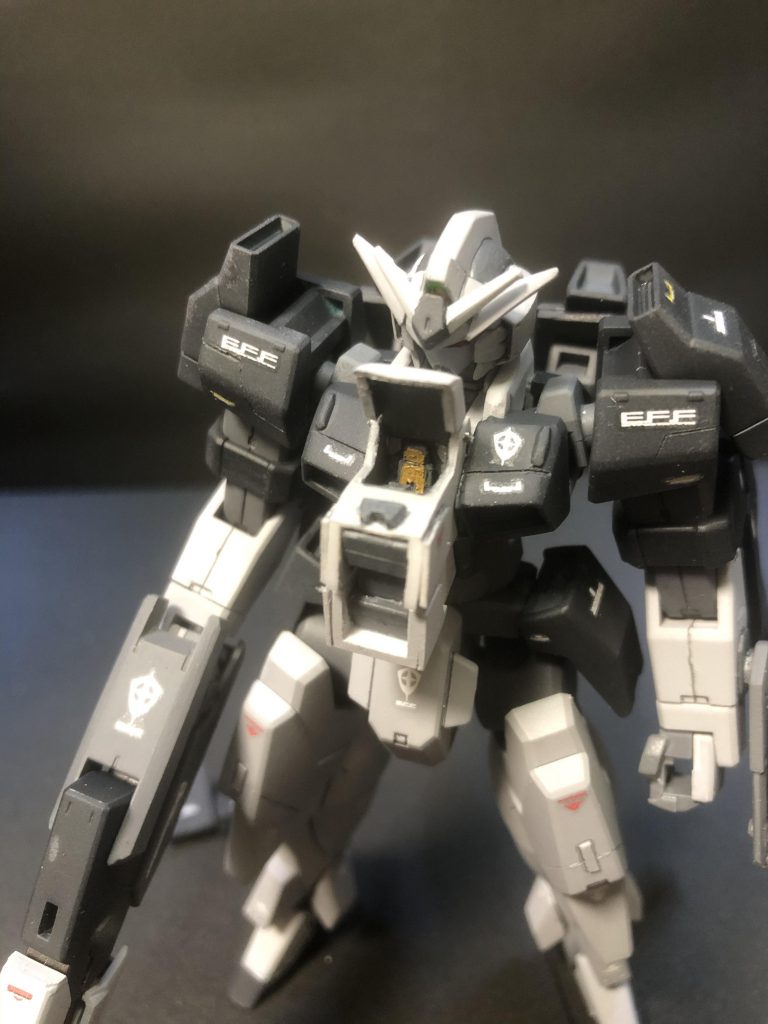 折角機首を作ったのでコクピットもいれました。