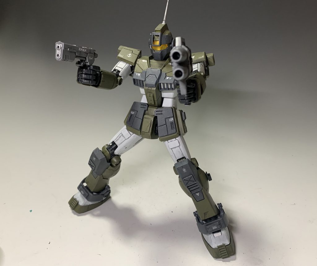 顔が面長に見えたのでフェイスマスク下部を少し削っています。