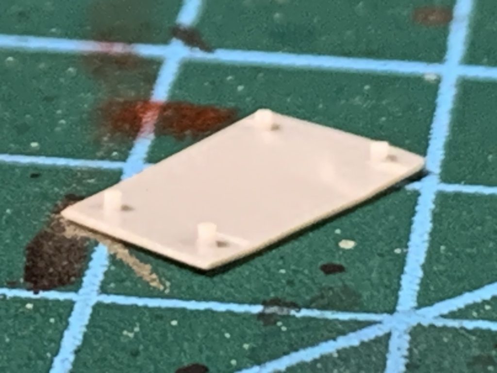 こんな感じで穴開けたらその穴にプラ棒刺したり