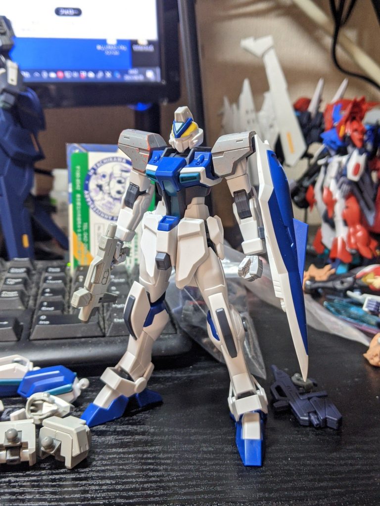 ウィンダムをベースに、アンテナをカットしたり、サイドスカートをバルバトス、肩をGM/GM、手はビルダーズパーツMSハンド、ビームライフルはEZ-SR、など