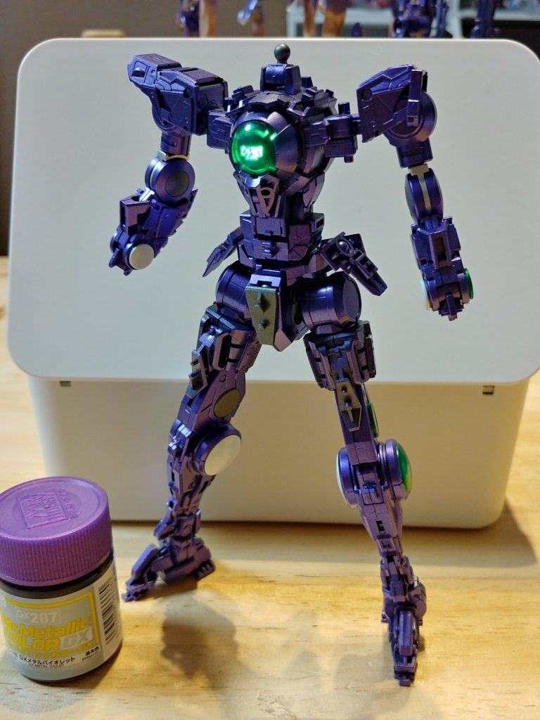 ■カラーレシピ・フレーム:GXメタルバイオレット+GXメタルブルー、一部スターブライトシルバー・外装ホワイト:スチールホワイト、ニュートラルグレーII・外装ブルー:ミリオンブルー、アイスコバルトブルー・外装レッド:GXメタルレッド・外装イエロー:スターブライトゴールド・クリアパーツ:Mr.クリスタルカラー トルマリングリーン