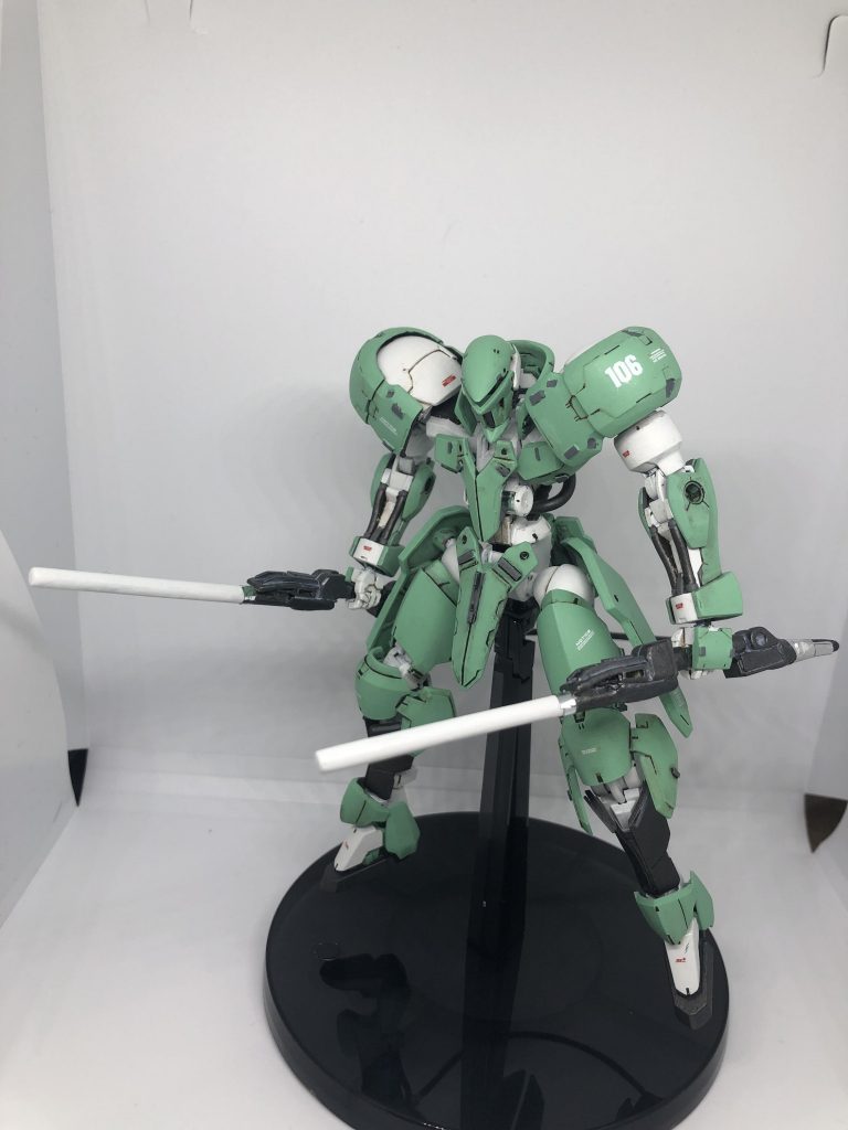 V08Ne-1106 スヴェイズマクギリス・ファリド事件後、ギャラルホルン内のMS技術局がグリムゲルデの戦闘残存データを元に生み出した機体。試運用として、地球外統治部隊に投入される。ヒューマンデブリ出身の青年、ロイ・ルガン少尉が搭乗する。『スヴェイズ』とは