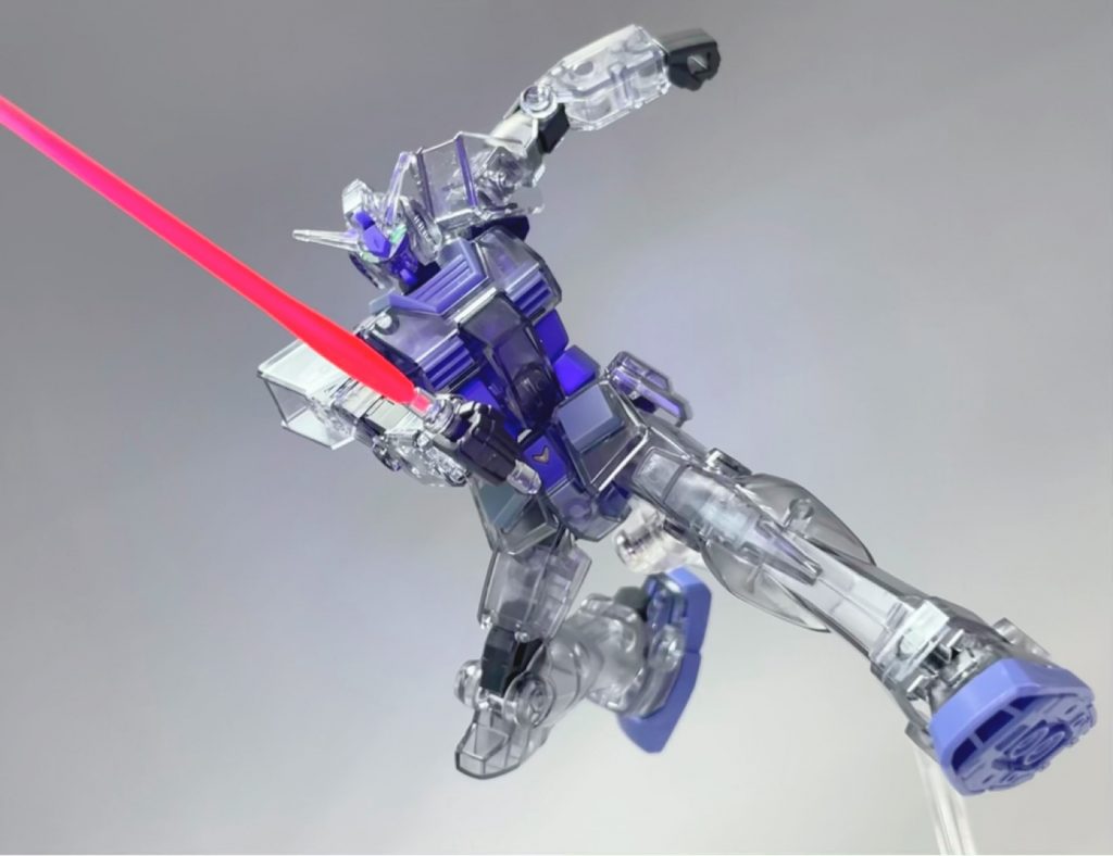 標準装備はバズーカだけでしたが、HG付属のビームサーベルを拝借しました。