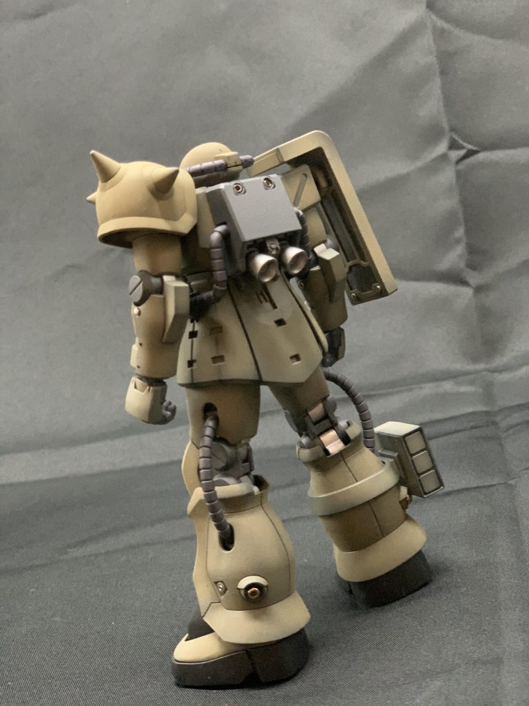 関節は中心はシルバー、それ以外はメカサフとガンメタサフをミックスした物　バーニアはGXラフシルバー