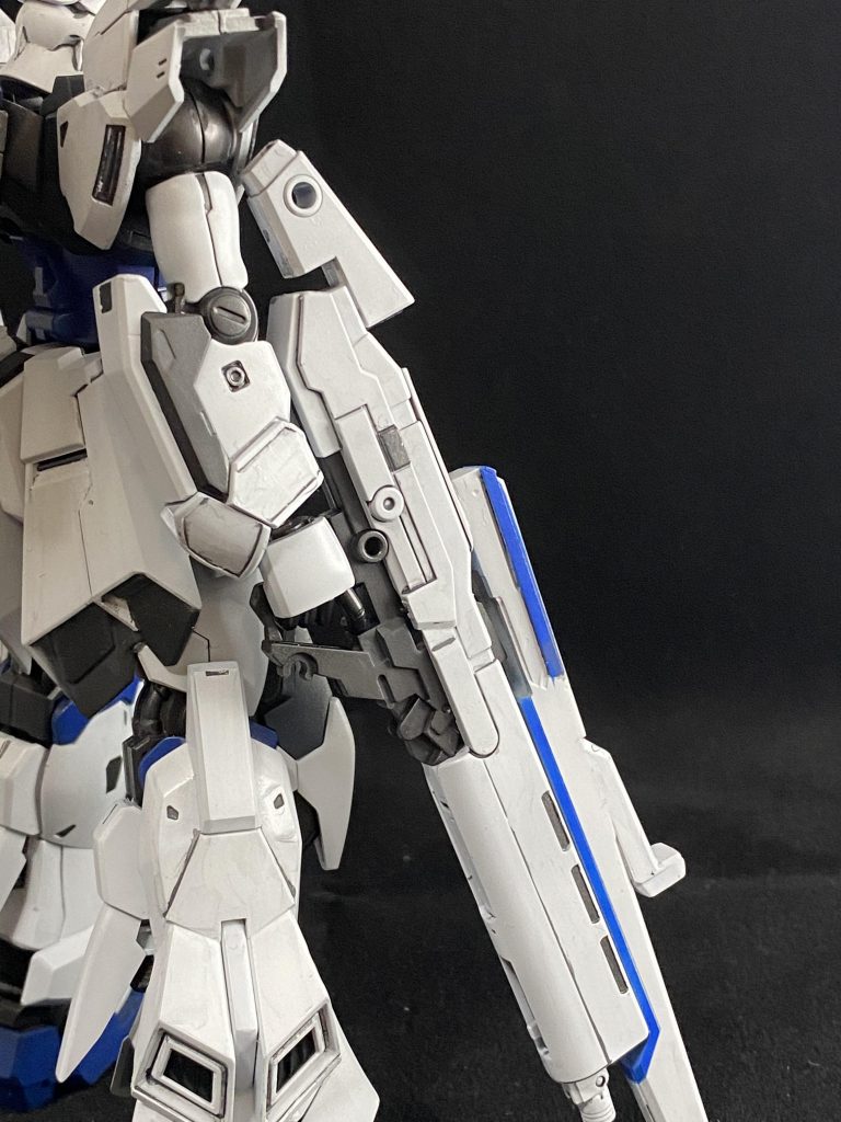 デルピーヌス携行型プラズマ収束ビーム砲可変出力により、長距離狙撃や広範囲の攻撃などのマルチロール兵装として機能する。