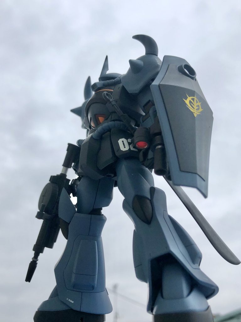 人生初の野外撮影です。Twitterに野外撮影の神みたいな方がいらっしゃったので真似してみました。もともとキットの出来がいいのでシルエットが映える映える。バックの曇り空も味があっていいですね。