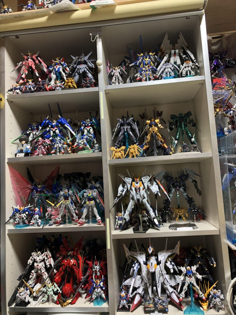 棚の一部を晒して〆もう置けない😭クスィーとペーネロペーがデカすぎ😭棚の整理で引っ張り出した過去作ですが、閲覧有り難う御座いました。