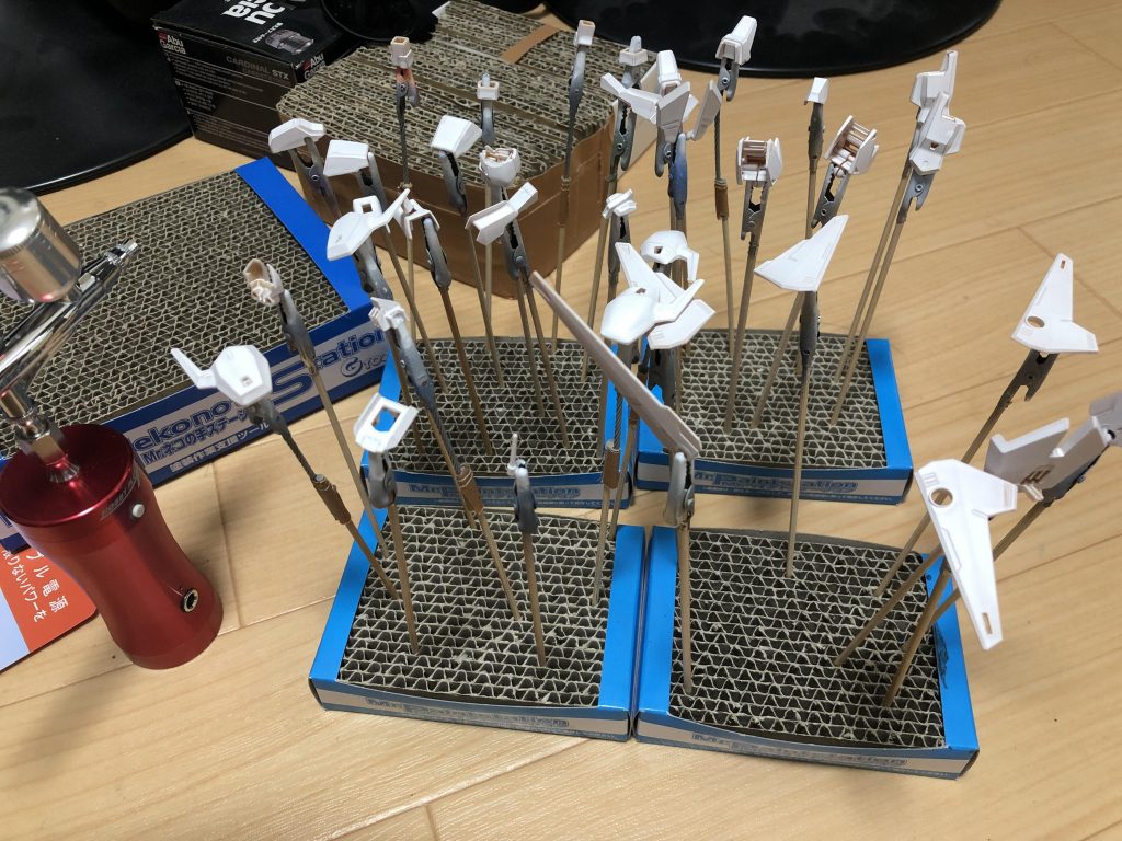 意図せず…下地に艶消し白を吹いてあります