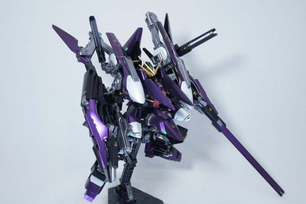 装備がごてごてすぎてポージングはほとんど出来ないのが難点ですね。