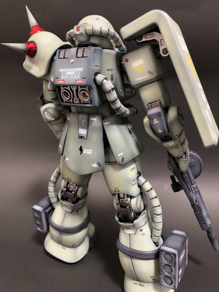 動力パイプのスライドは難儀しましたが、パイプ1つ1つにグラデーションを入れたので立体感を得られた様な気がします🤣背面もスッキリしたデザインでまさに『ザク』と言う感じですね👍