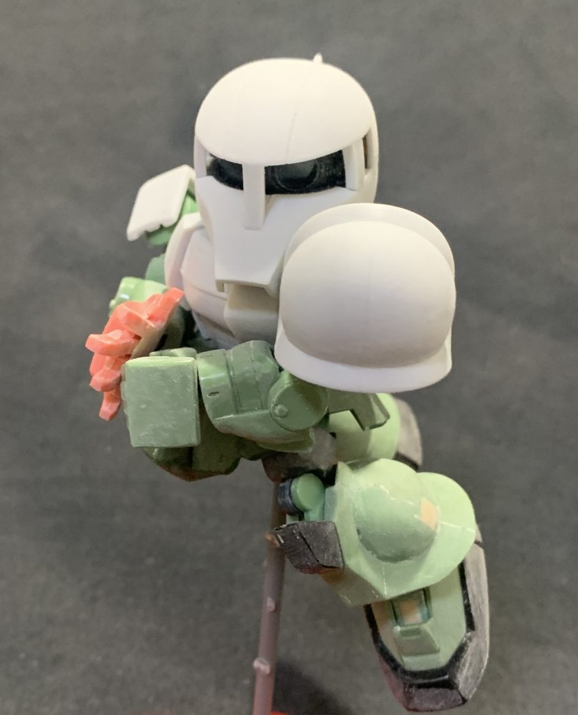 シルエットブースター1&2とクロスシルエット フレームを使っているので以前作ったザクⅠの時と違い改造も楽ちんでした😊写真では顎下がありませんが写真撮影後プラ板にて塞ぎました。