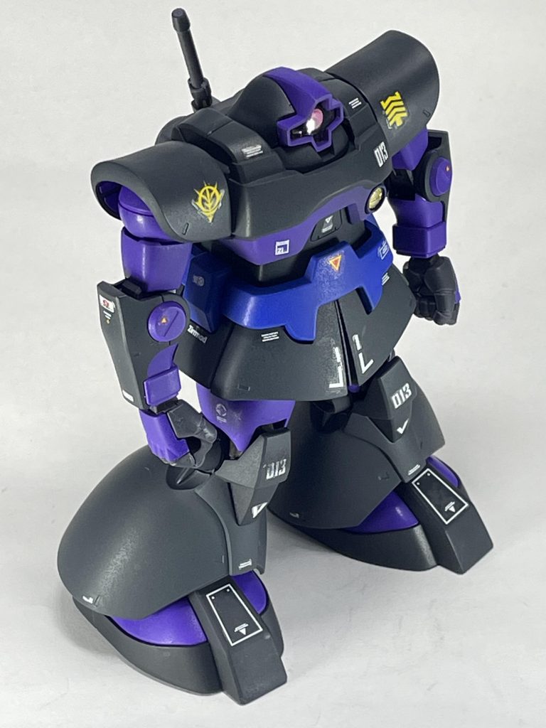 実はHGリックドムを作るのは生まれて初めて。完成度高いキットで人気のようですが、確かにとてもよいキットでした。合わせ目もほとんど無く、手足のバランスもよくて保持力も優れていました。