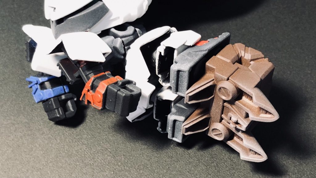 力の右腕、どんな敵も打ち砕くインパクトナックル!