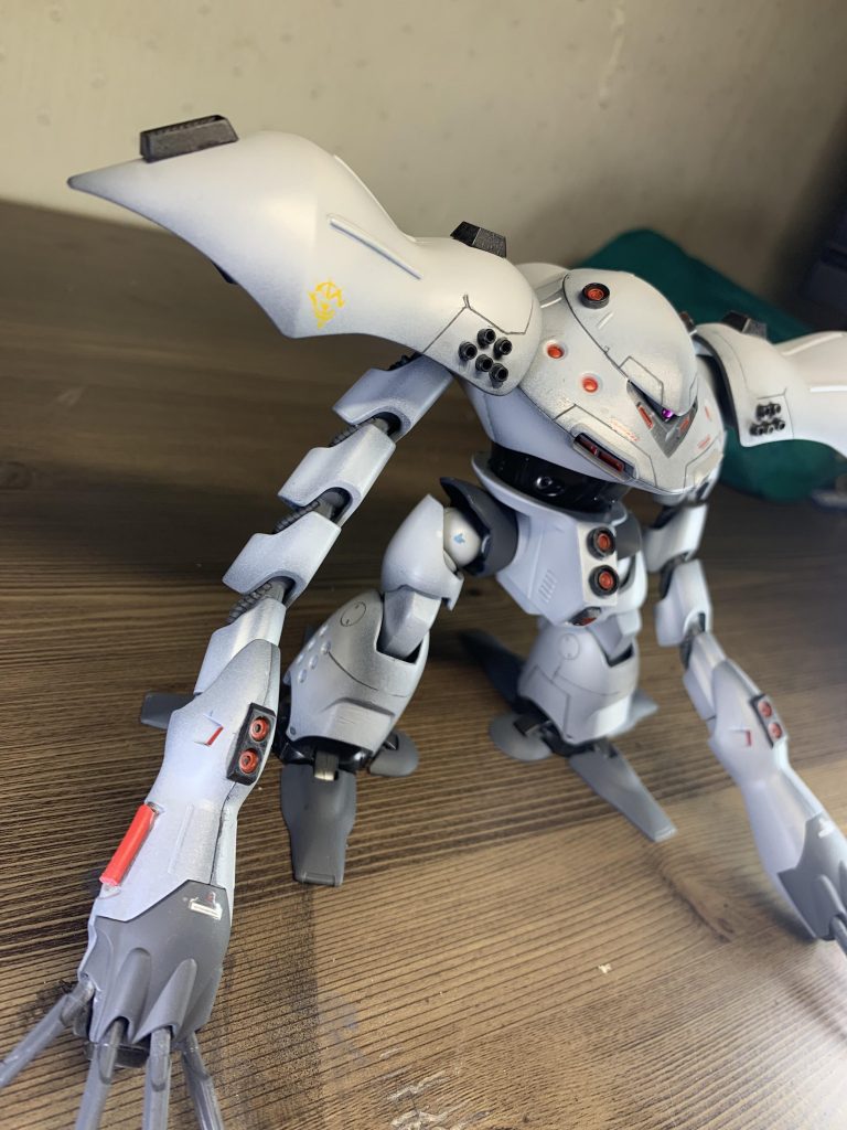 お気に入りの角度。肩のジオンデカール見えないや。色を考えるべきでした( ; ; )