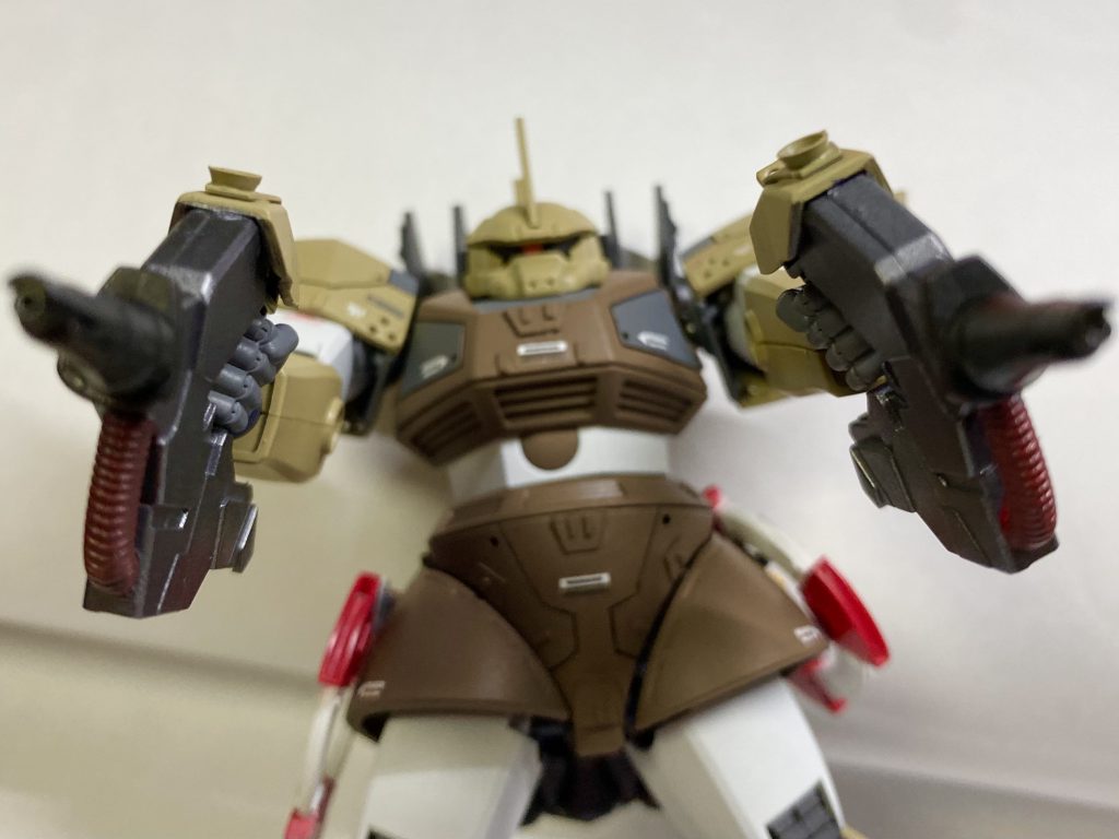 ビームガン宇宙戦闘でチャクラムだけだとリーチが短く不安があるため、ビームアックスとビームナギナタを追加したのが発端。最近発売されたシステムウェポンセットから、ビームスピアのオプションパーツを拝借し、男のロマン ビームアックスを装備させました。