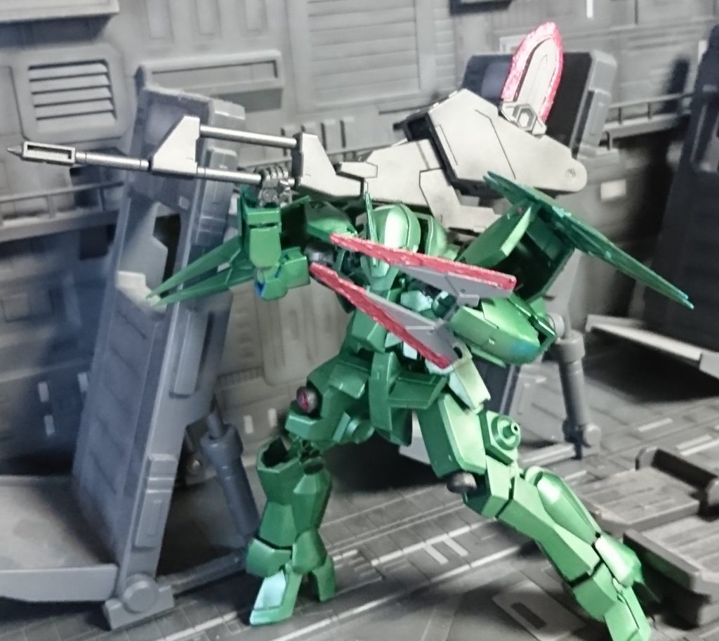 足のパーツを肩へ移動　ナノラミネート塗料は白が一番安いらしいので高そうな？メタル系塗料で