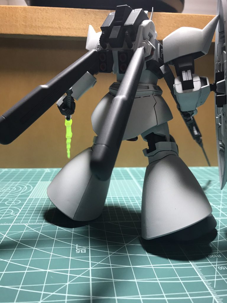 昔やったゲームで専用機を見て以来、シン・マツナガ大尉のゲルググJよりもこちらのほうが何か愛着があるんです。