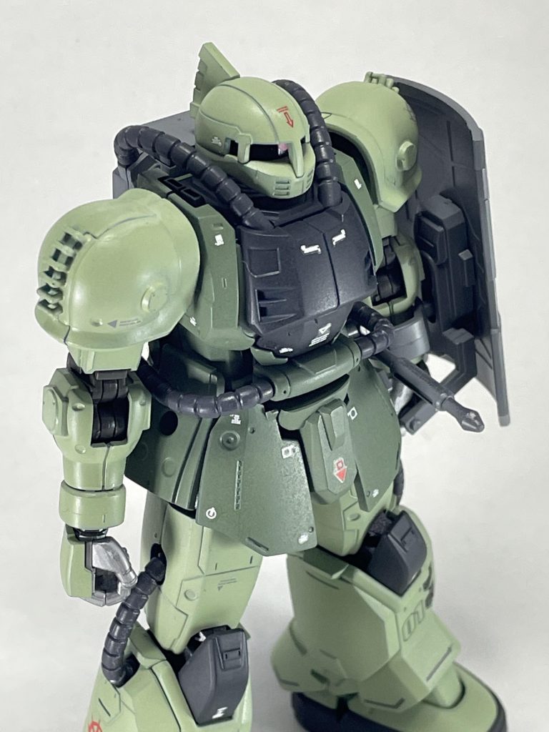 ちなみに、普段の自分ならケーブルはシルバーにしがちですが、今回はボディ密着した感じなのであえて本体に合わせてみました。