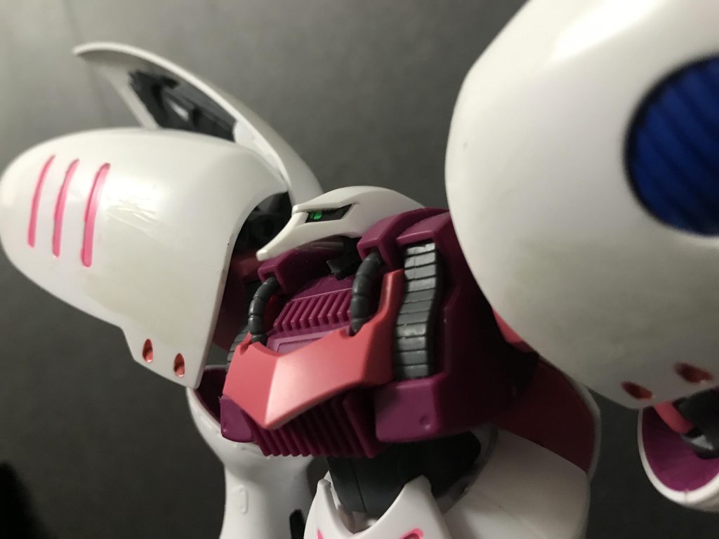 なんか私作ったわけじゃないんでわからないですけど、（YKさんからの改造用授かり物）目のシールは緑にしたそうですね改造後にはこのツインアイは亡くなりましたが…この写真は結構前に撮ってます、改造も終わったのであとは投稿のみです（テンションどうした？）