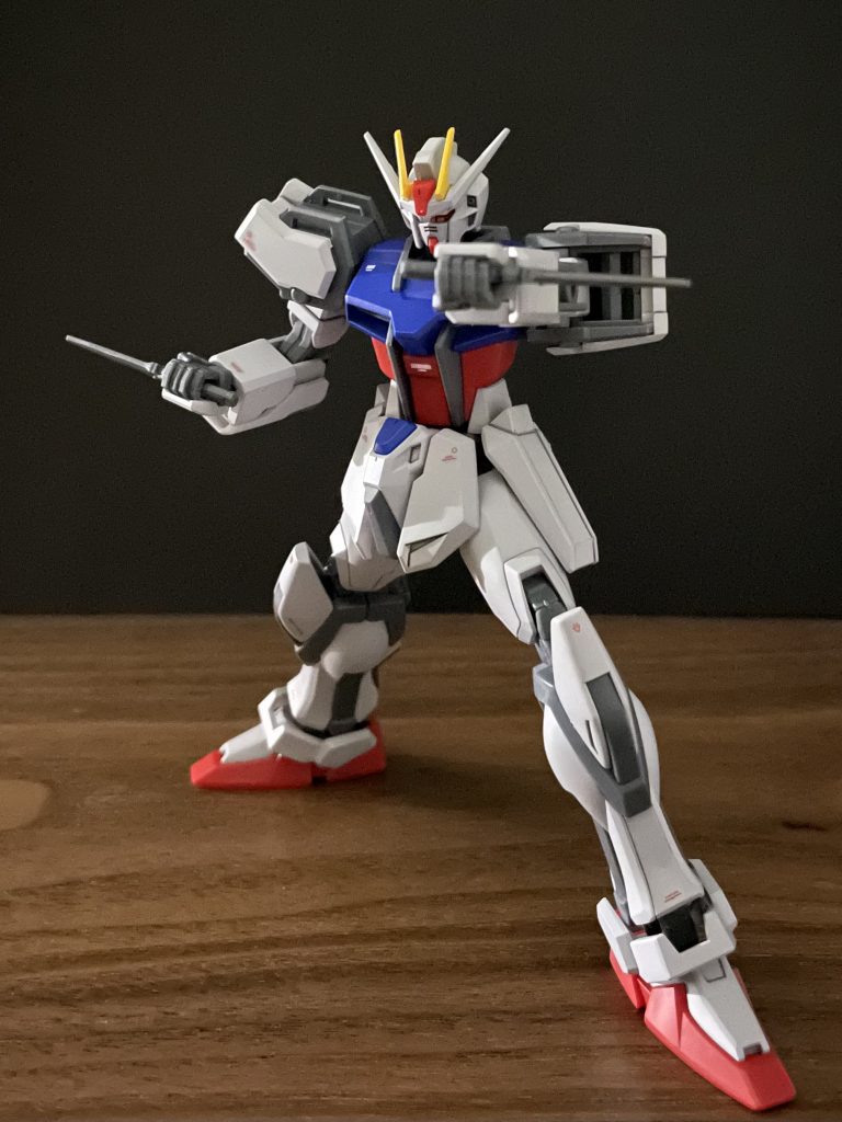 一番くじで当たったので、早速組んでみました。仮組みした後バラすのに手こずりました。フレーム以外を塗装しました。本体色はかなりグレーにしましたが、ライティングで白に見えています。