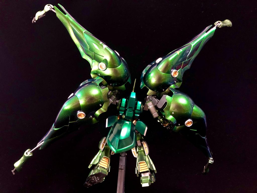 リア側。四枚羽が大きく映えます。