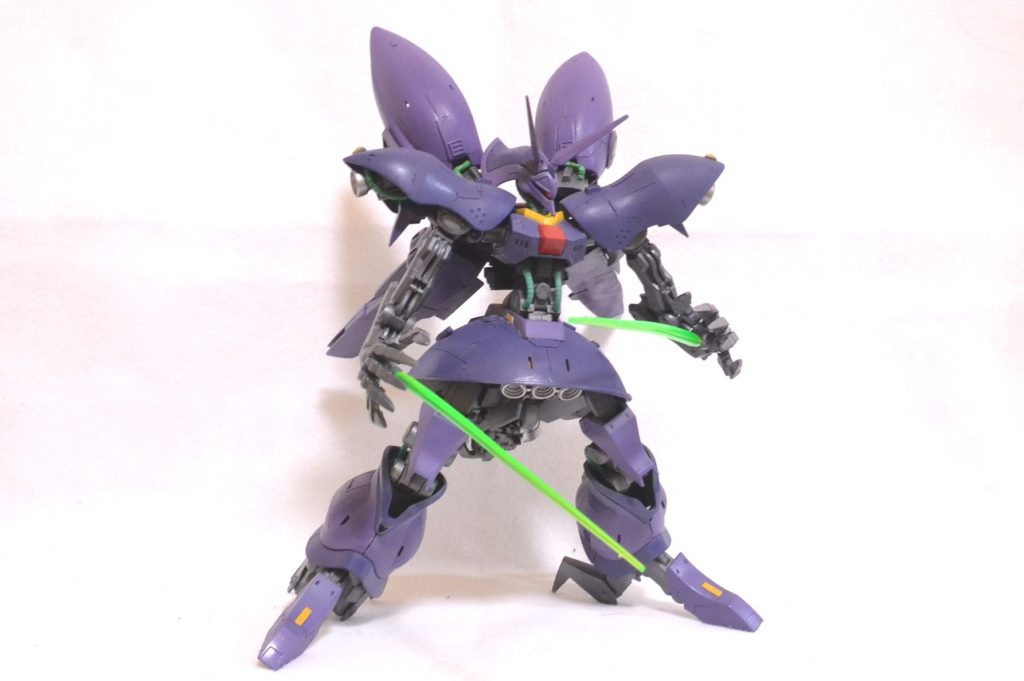 アクションシーン主な武器はビームサーベル