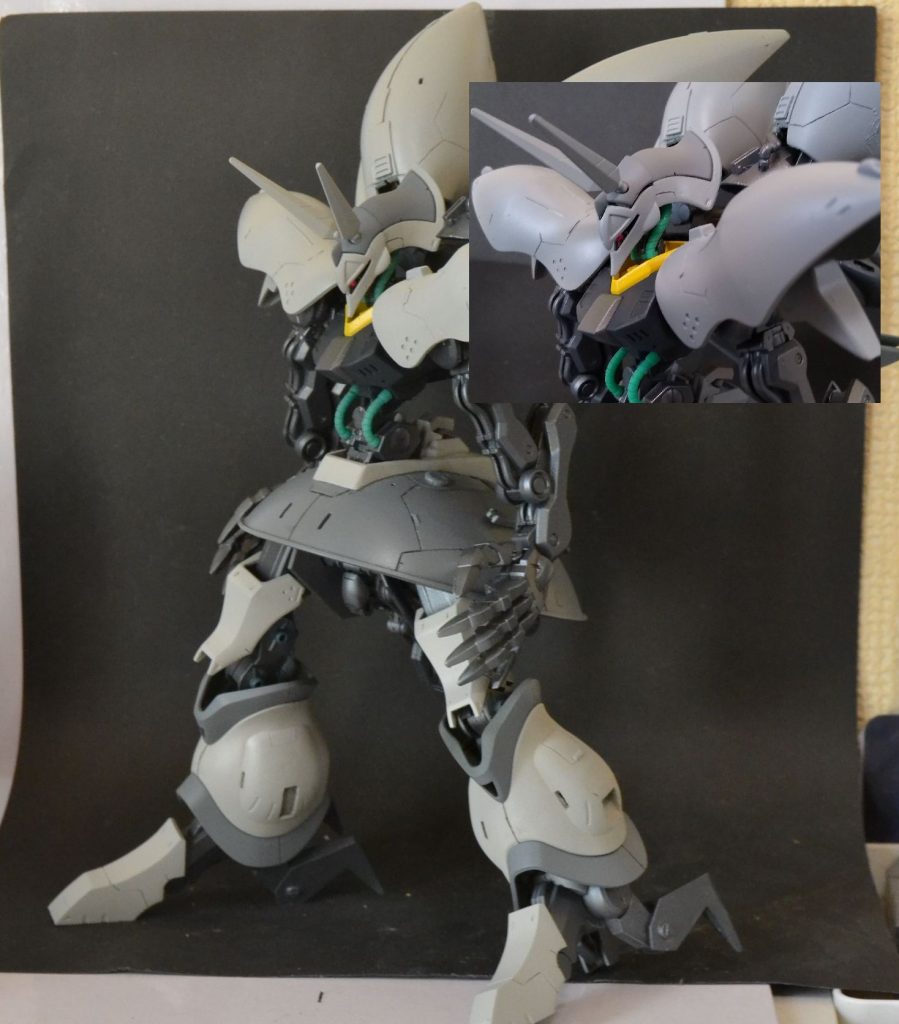 次にキュベレイとグレミー軍をイメージしたグレー系も試しました。左：ガイアノーツのライトガルグレー　いい色だと思ったのですが、これにはちょっと似合わない右：クレオスの363ミディアムシーグレー　グレミー軍ぽくていいかなと思いましたが、地味なのでコンテスト機体にはちょっとどうかなと思いやめました。