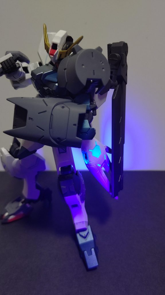 左で守って右で攻めるCQCスタイル。