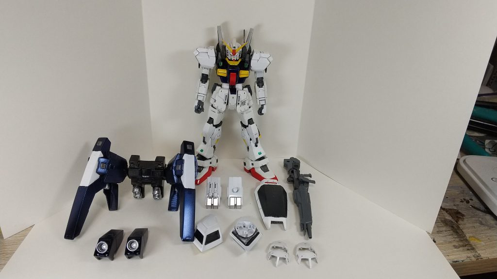 基本的に本体は全く弄ってないです。バックパックはカーディアンとバックウェポンシステムMk-IIとのニコイチ。腕部装甲はEZSRを。脚部側面はカーディアンを。もう少しディティールとか真剣に考えてたらと反省。脹脛はバックウエポンシステムMk-IIを。ライフルはカーディアンのヤツを切ってMk-IIのに貼って。ここまできてあれですが、ライフル塗装忘れてますね…。