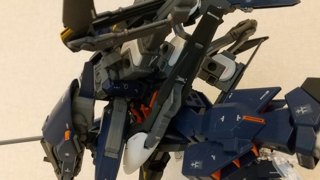 もはや何を写しているのかわからないですが、機体の左下から見上げるように撮ってみました。デカール貼りに何時間かけただろうか…