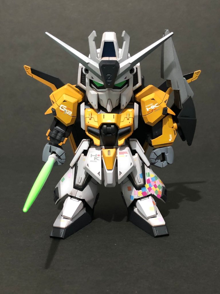 デカールは612やレノンウォールなど香港デモの要素が入っています。