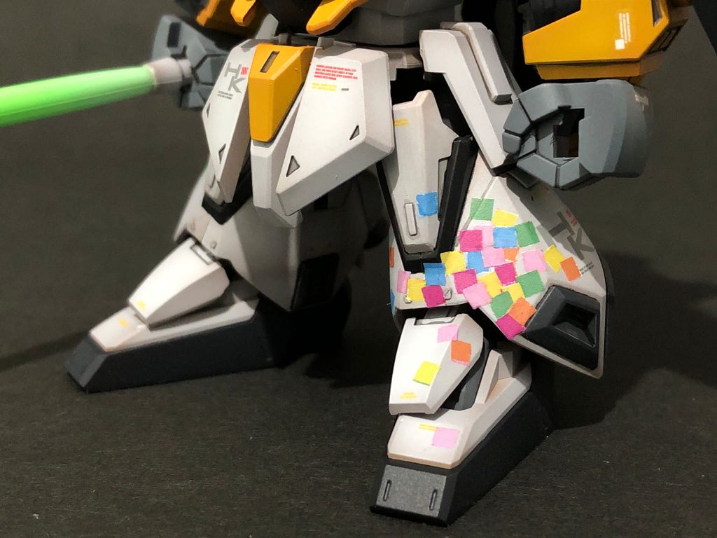 レノンウォールというのは市民が街中にメモやポスターを貼って呼び掛けや情報拡散をするところでしたが、ここでは乗艦員や整備士たちが貼ったのでは?と想像しました。