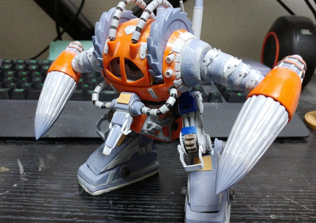 サフ吹き前。主にプラ板工作をしてディテールアップをしています。