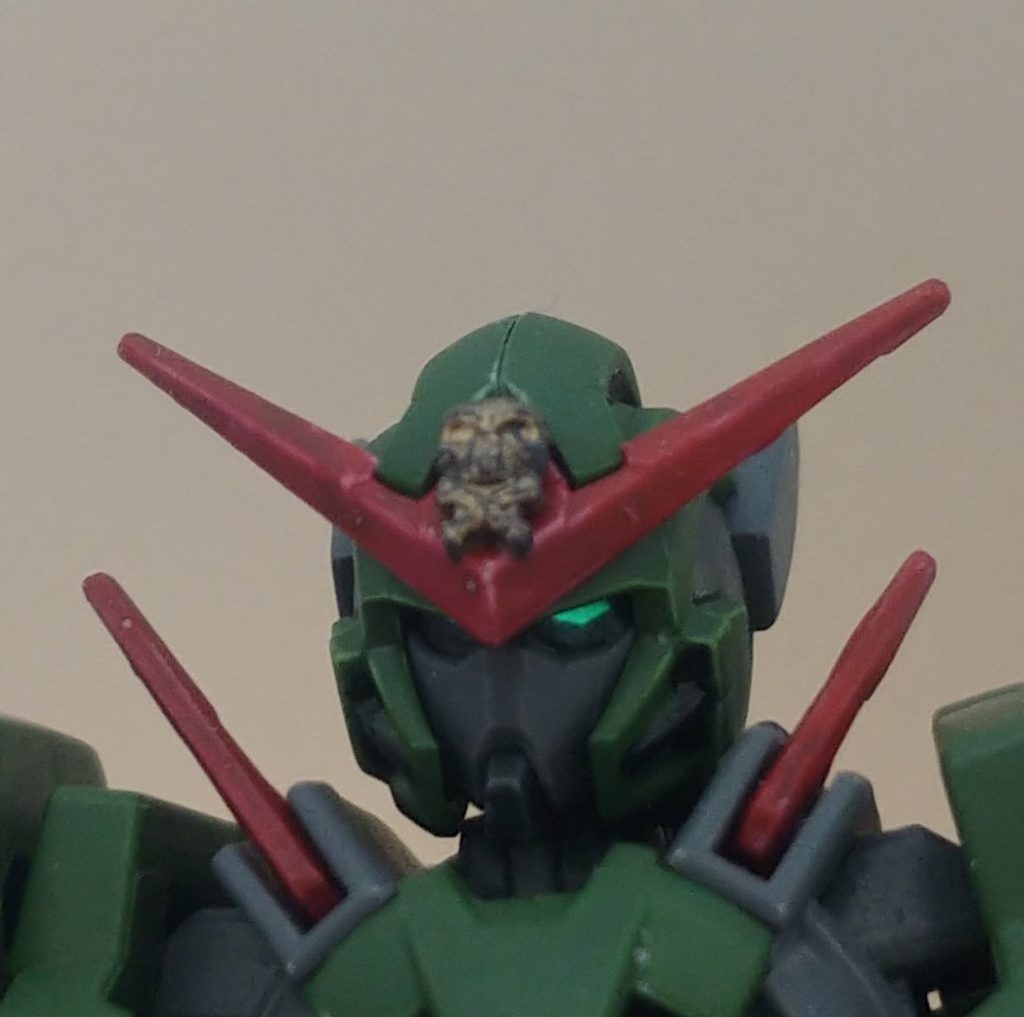 名前やカラーリング、額の髑髏の紀章は某キャラクターのオマージュです。