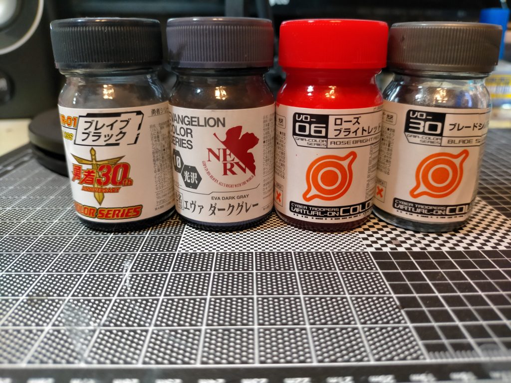 外装は以上の塗料完全に名前で買ったブレイブブラックですが好みの感じの黒でした、黒なんだけど真っ黒じゃない