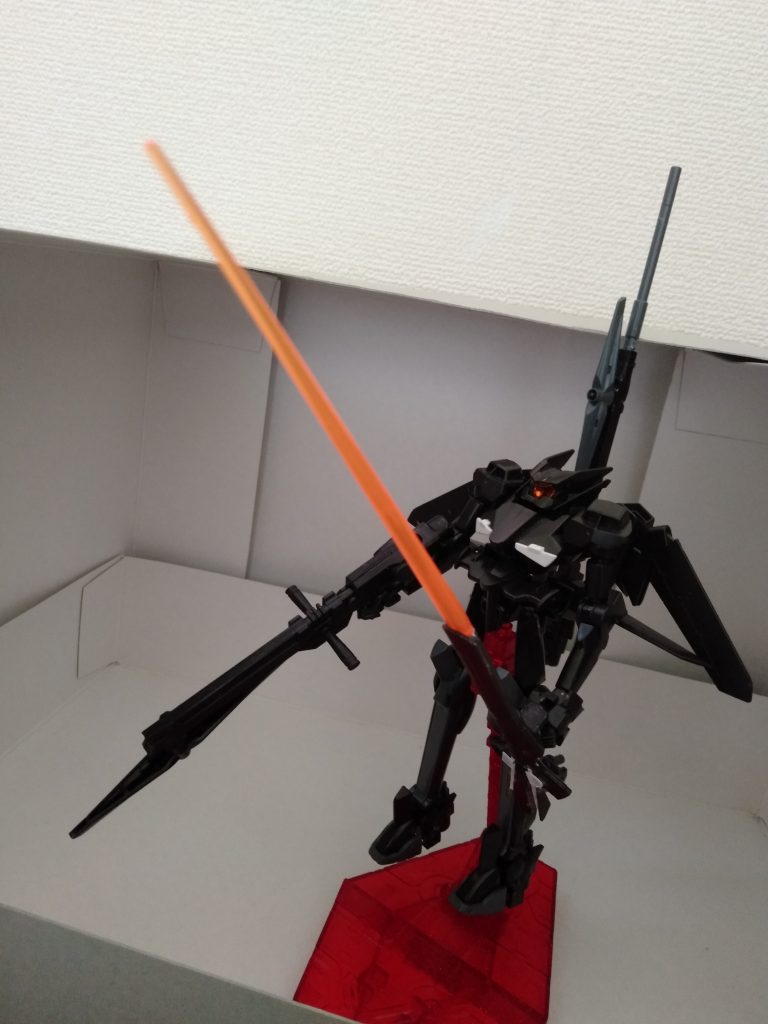 トライデントランスを付けてみました、武装がライフル2つしかなかったので寂しいと思い作った物です、下の方についてる白いのは気にしないで下さい