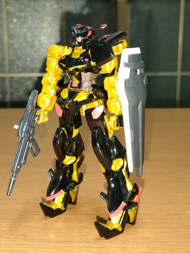 ガンダムアストレイゴールドフレーム天ミナの余剰パーツに右腕有ったので其れにライフル、シールド装備させて本来の姿に近付けた。MSVでは右腕忘れたから。
