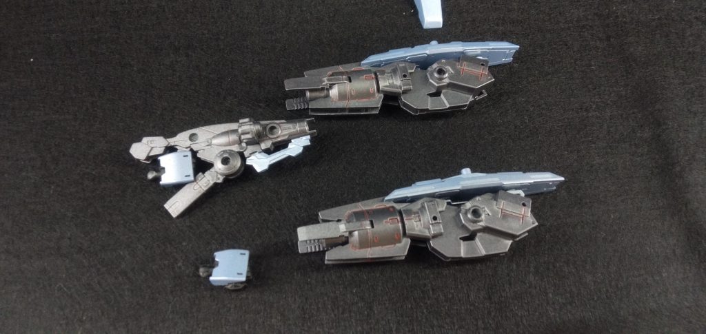 このブースター、ちょっと組み替えただけでキャノンっぽくなり驚きました。狙ったのでは？笑手はリゼルの物だとサイズが合わなかったので、ビルドナックルに変えました。