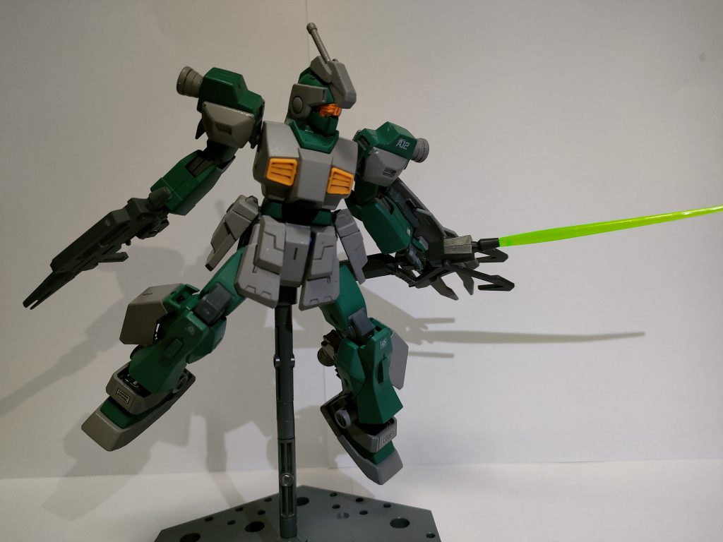 当初の予定では、マラサイのビームサーベルエフェクトをそのまま使う予定でしたが、完成間近で私の前からいなくなりました…。出てこぉぉぉぉい…。