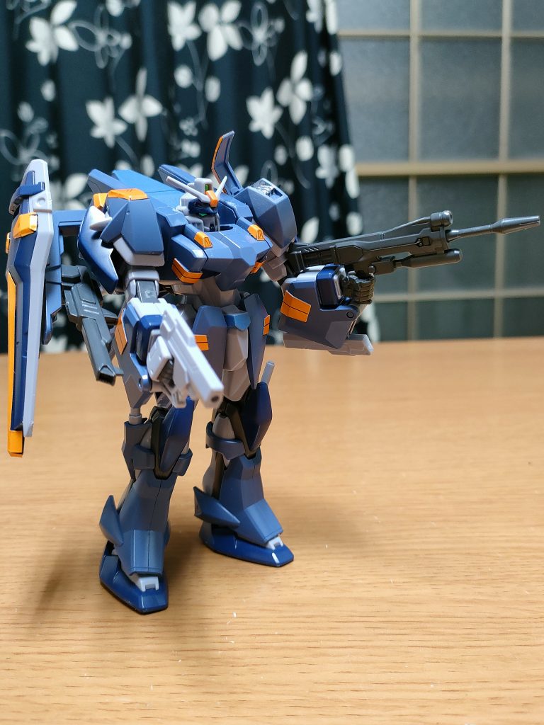 無論ブルの追加装甲後付出来るが、ブルは本来密着しててパージ出来ない。しかし、この機体はVPSなだけじゃなく、着装中はTP装甲と化して被弾時のみフェイズシフトする。