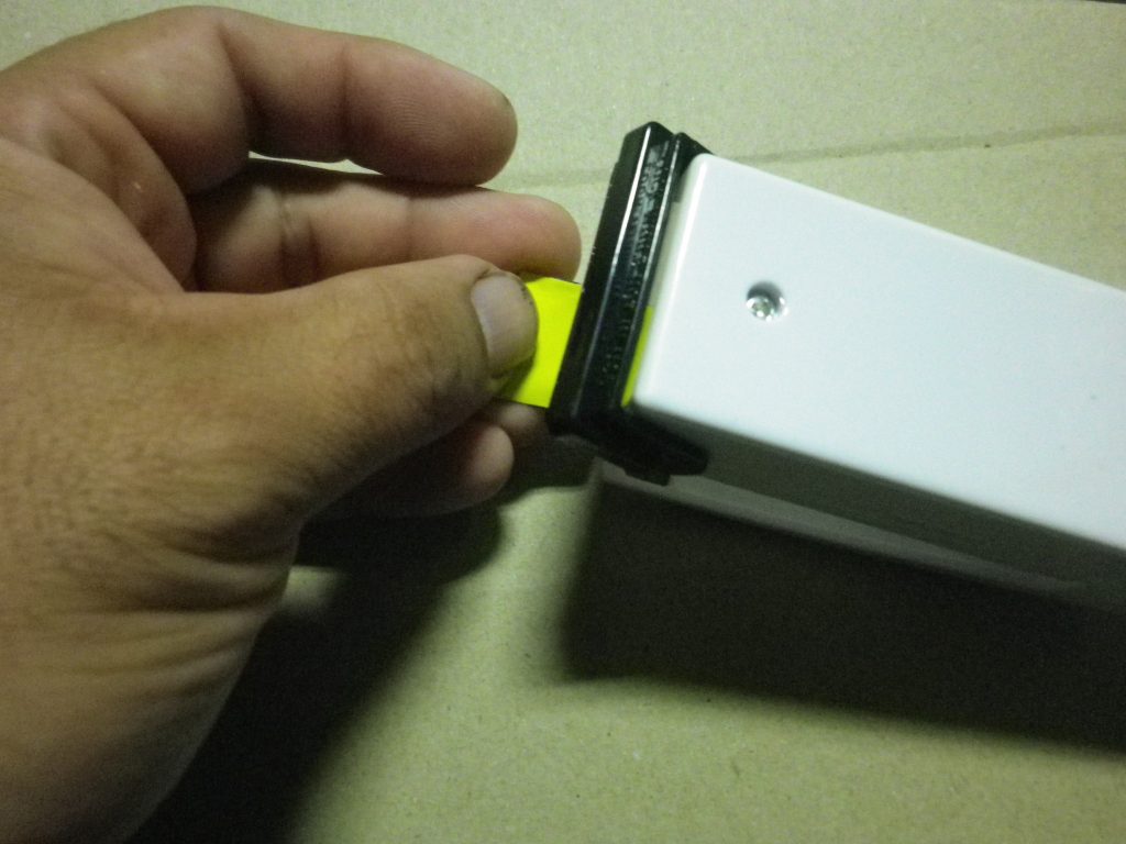 ポテチの袋は実際の袋を切って、最近見なくなりましたが百均アイテムの”イージーシーラー”実際のポテチの袋を開封した物を熱線で密封させる便利ツール!で切断面を圧着させて袋を作ります。