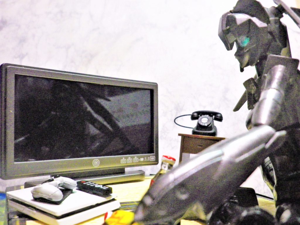 ポテチとコーラとゲーム機コロナ自粛の三種の神器です。小物は百均アイテムで製作です(笑))–2枚目/制作者:gtarou