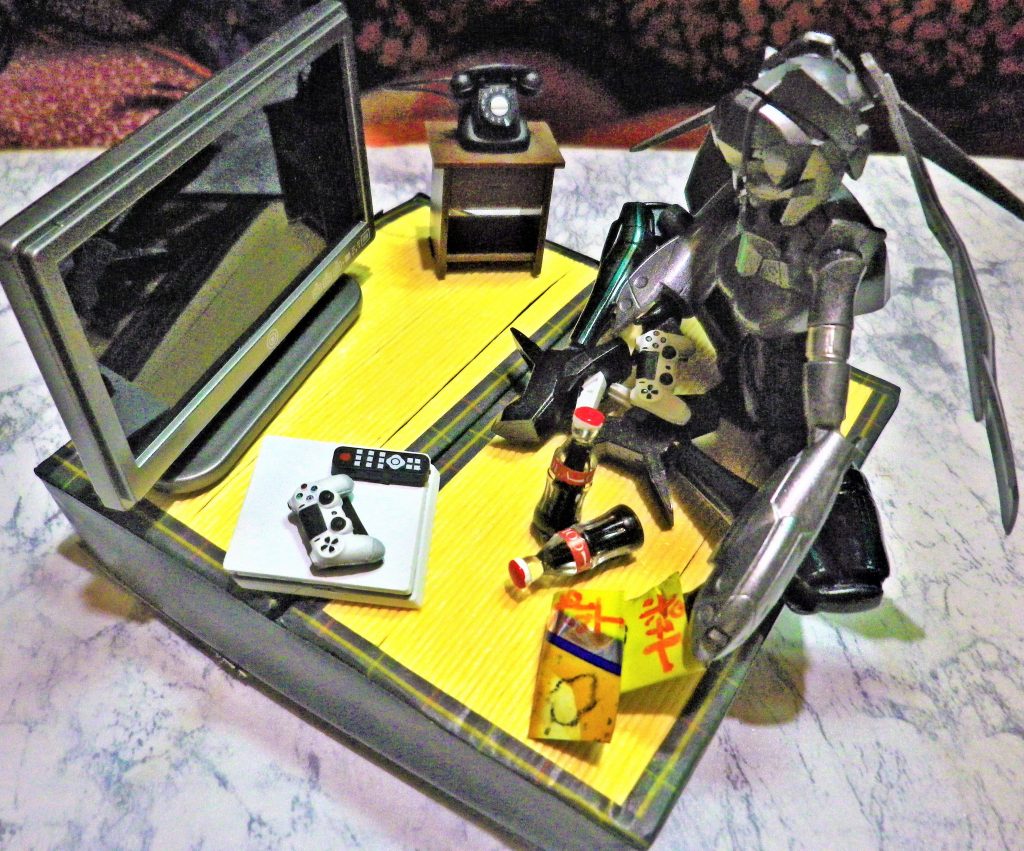 ポテチとコーラとゲーム機コロナ自粛の三種の神器です。小物は百均アイテムで製作です(笑))–3枚目/制作者:gtarou