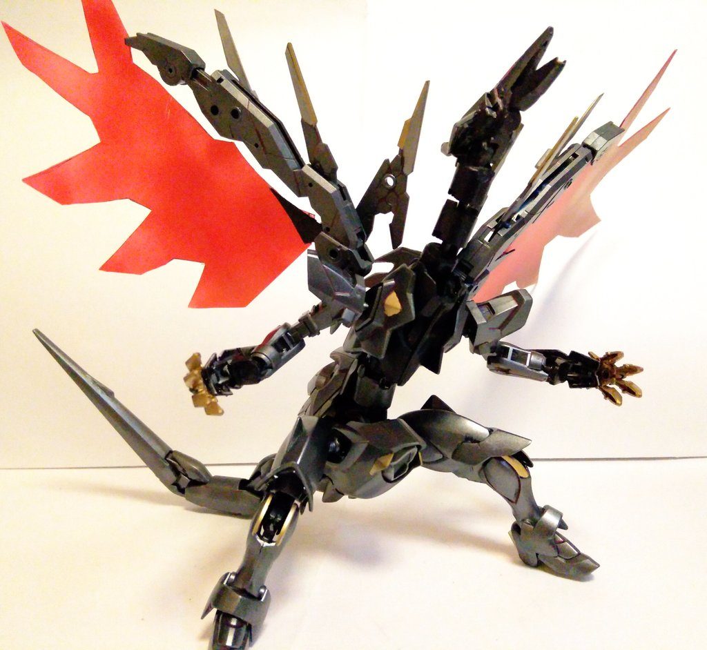 そして羽根を展開することで、ビームウイングが発生させられます！　雰囲気が変わりますね。