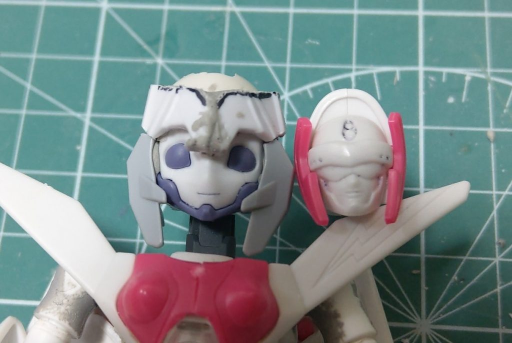 顔の大きさ変わりすぎですね。フェイスはサラちゃんもみ上げはメイさん額はSDガンダムのマスクを逆さまにして幅詰め。